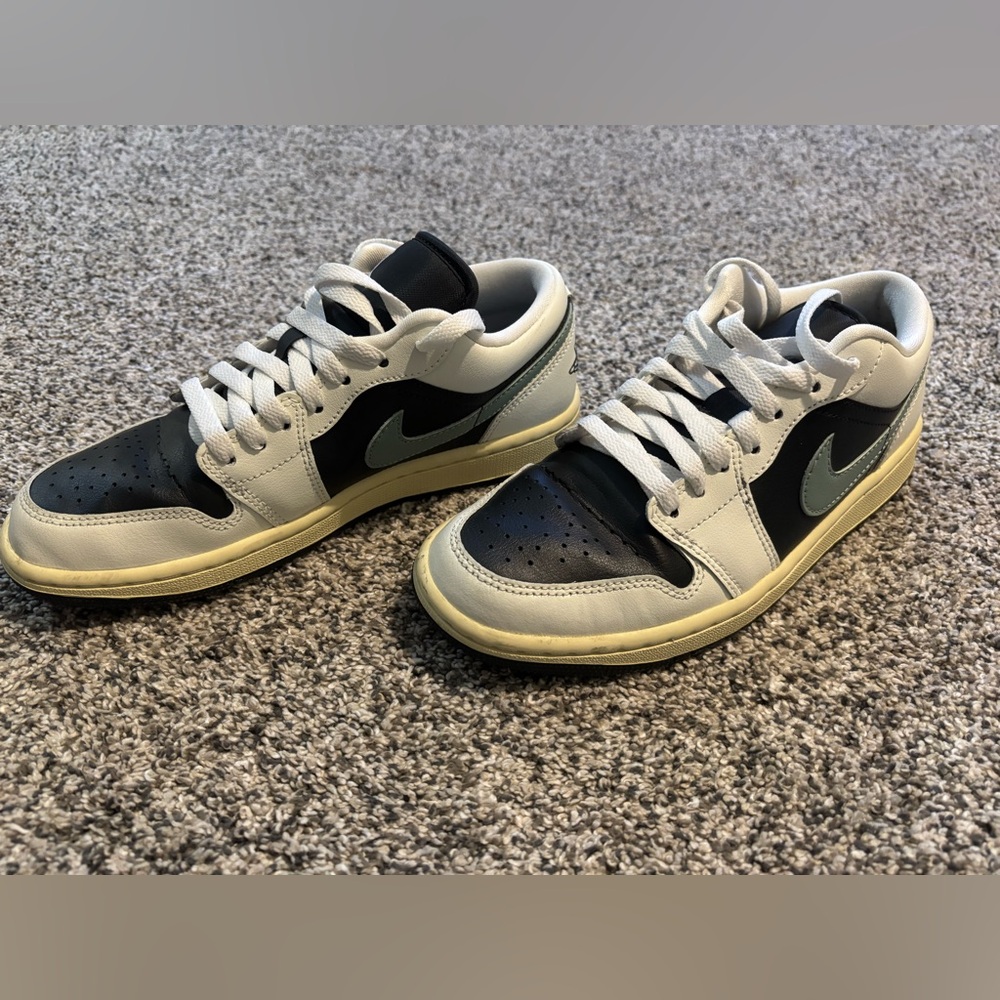 Nike Air Jordan 1 Low Sz W7.5/M6